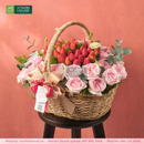 Giỏ Quà Dâu Tây, Hoa Hồng Tặng Người Thương với thiết kế giỏ mây mộc mạc và đẹp mắt