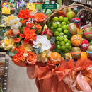 Giỏ Trái Cây Hoa Tươi Cao Cấp Tone Đỏ Chúc Mừng Các Dịp Trọng Đại