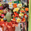 Giỏ Trái Cây nhập khẩu và Hoa Tươi Cao Cấp được trang trí đẹp mắt Tone Đỏ Chúc Mừng Các Dịp Trọng Đại