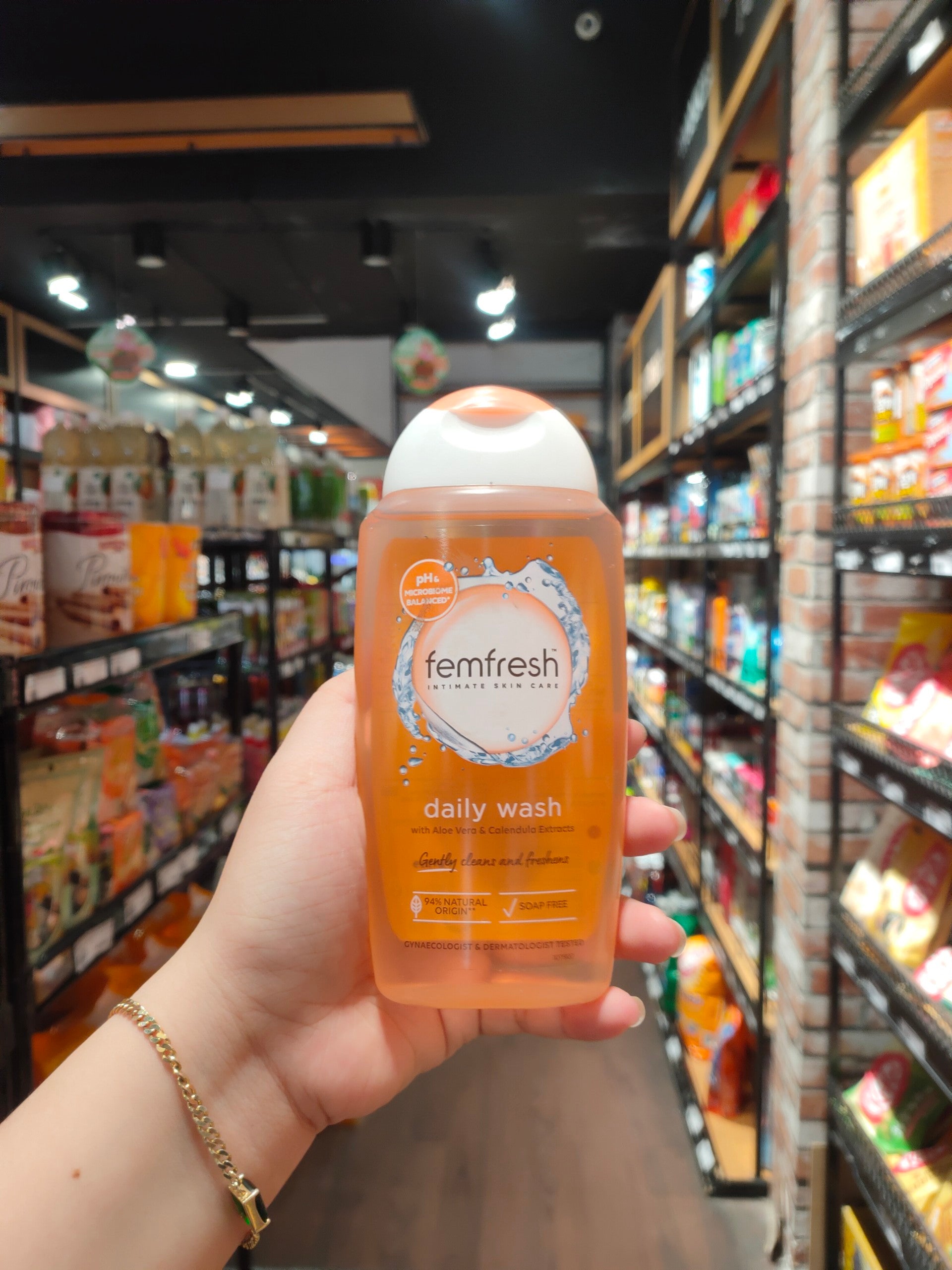 Nước Phụ Khoa Daily Wash Femfresh Anh Chai 250ml