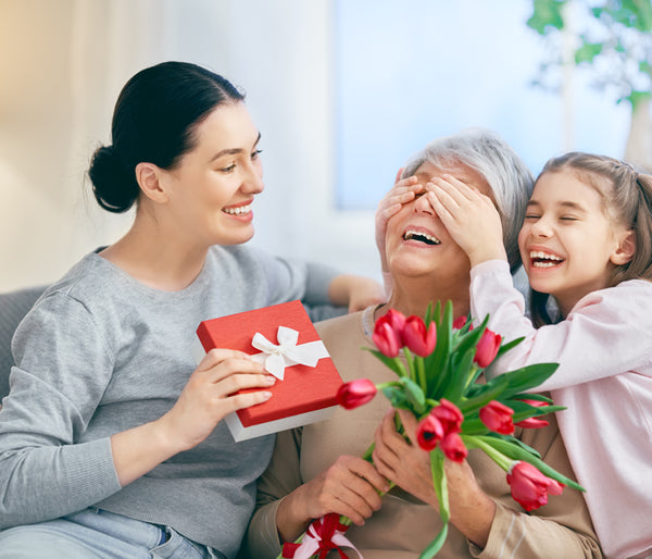 Món quà gì tặng mẹ thiết thực, ý nghĩa làm cảm động