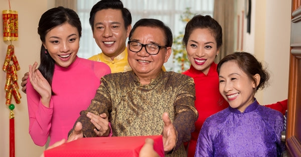 NÊN MUA GÌ LÀM QUÀ BIẾU CHO THÔNG GIA NGÀY TẾT?