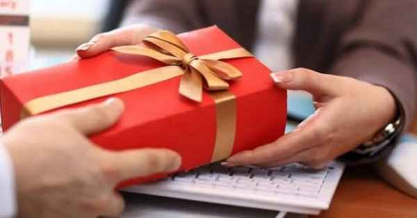 Bật mí những món quà Tết 2022 ý nghĩa và ấn tượng nhất dành cho nhân viên
