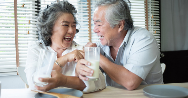 Bật mí những loại sữa nhập khẩu tốt nhất dành cho người già