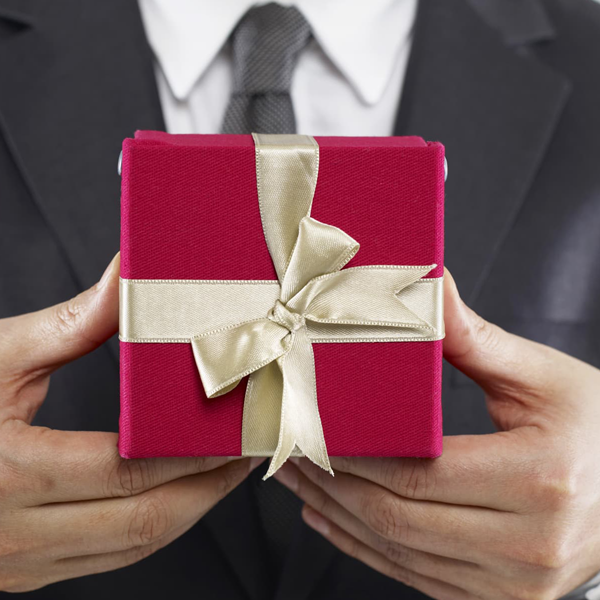 1 số ý tưởng tặng quà sếp nam sang trọng, tinh tế