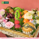 góc chụp cận cảnh hộp quà trái cây nhập khẩu: cherry, táo, lê, kiwi, quýt