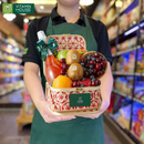 Hộp quà trái cây gỗ cherry, việt quất kiwi vàng và nước ép kiểu dáng sang trọng