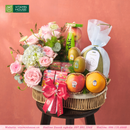 ảnh góc nghiêng - giỏ trái cây nhập khẩu và hoa tươi: táo, yến chưng hũ, kiwi, quýt,...