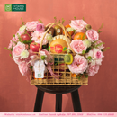 Giỏ Quà Trái Cây Táo Envy, Kiwi, Lê thiết kế giỏ mây tre cùng hoa hồng tone hồng vô cùng lãng mạn và vintage