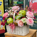 Giỏ Quà Trái Cây Trắng Trang Trí Hoa Tươi - Biểu Tượng Của Sự Thanh Khiết