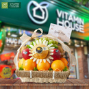 giỏ quà trái cây với giỏ mây mộc mạc cùng táo, lê hàn, nho mẫu đơn, kiwi
