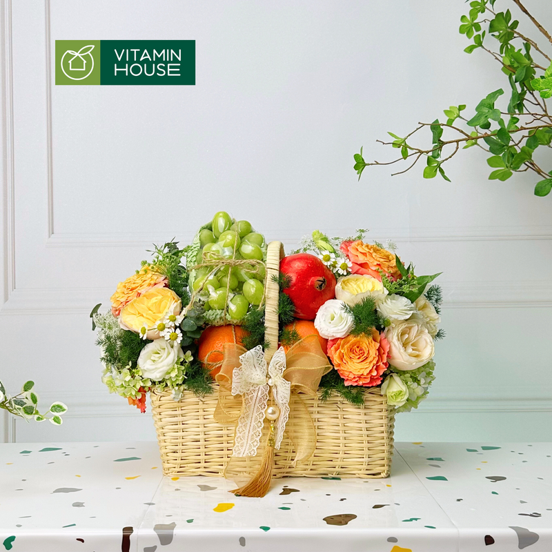 Giỏ Quà Trái Cây Nho Xanh Nhập Khẩu & Hoa Hồng Tươi Tặng Bạn Gái