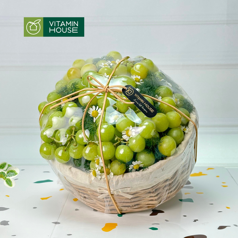 Giỏ Quà Trái Cây Nho Xanh & Hoa Tươi Đi Hẹn Hò Dịp 8/3