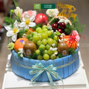 Bánh Sinh Nhật trang trí Trái Cây và Hoa Tươi. món quà thể hiện Hạnh Phúc Nhỏ Ngày Sinh Nhật