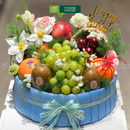 Bánh Sinh Nhật trang trí Trái Cây và Hoa Tươi. món quà thể hiện Hạnh Phúc Nhỏ Ngày Sinh Nhật