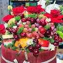 Giỏ Quà Trái Cây Cherry, Kiwi, Nho Tone Đỏ Rực Rỡ & Hoa Hồng Quý Phái