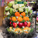 giỏ trái cây nhập khẩu phù hợp đi đám giỗ, đám tang trang trí hoa sen sang trọng, lịch sự.
