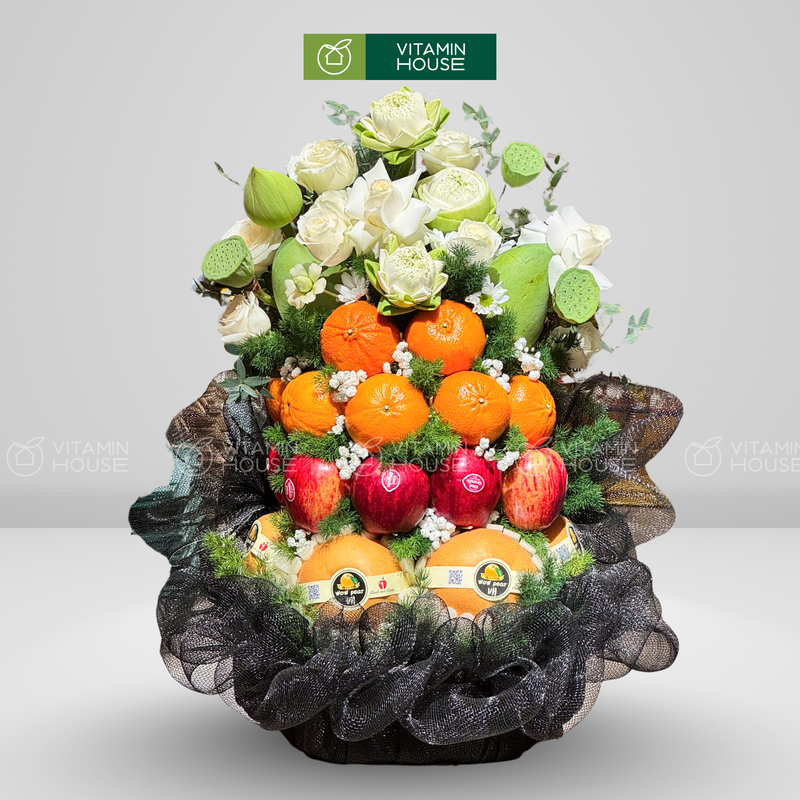 giỏ trái cây nhập khẩu phù hợp đi đám giỗ, đám tang trang trí hoa sen sang trọng, lịch sự.