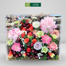 Giỏ Quà Trái Cây trang trí hoa tươi cùng Cherry, Dâu Tây và Hoa Tươi - Cao Cấp Sang Trọng