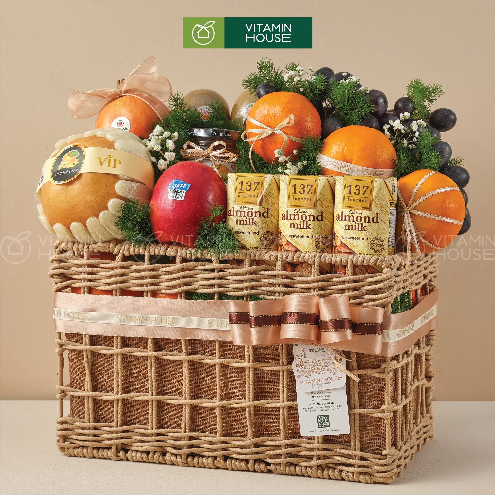 Giỏ quà trái cây lê hàn, quýt úc, nho đen, sữa hạnh nhân thăm bệnh, chúc sức khỏe