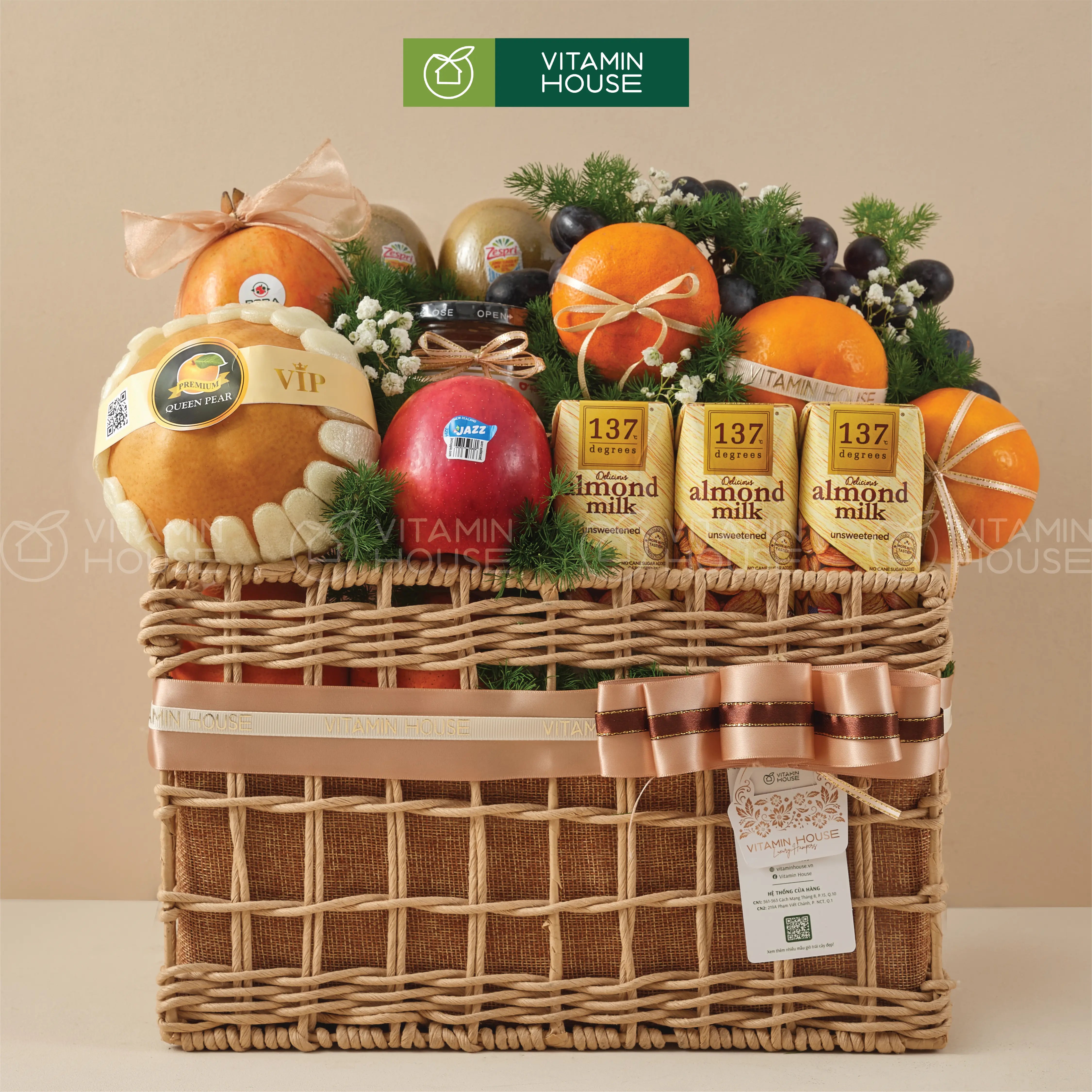 Giỏ quà trái cây lê hàn, quýt úc, nho đen, sữa hạnh nhân thăm bệnh, chúc sức khỏe