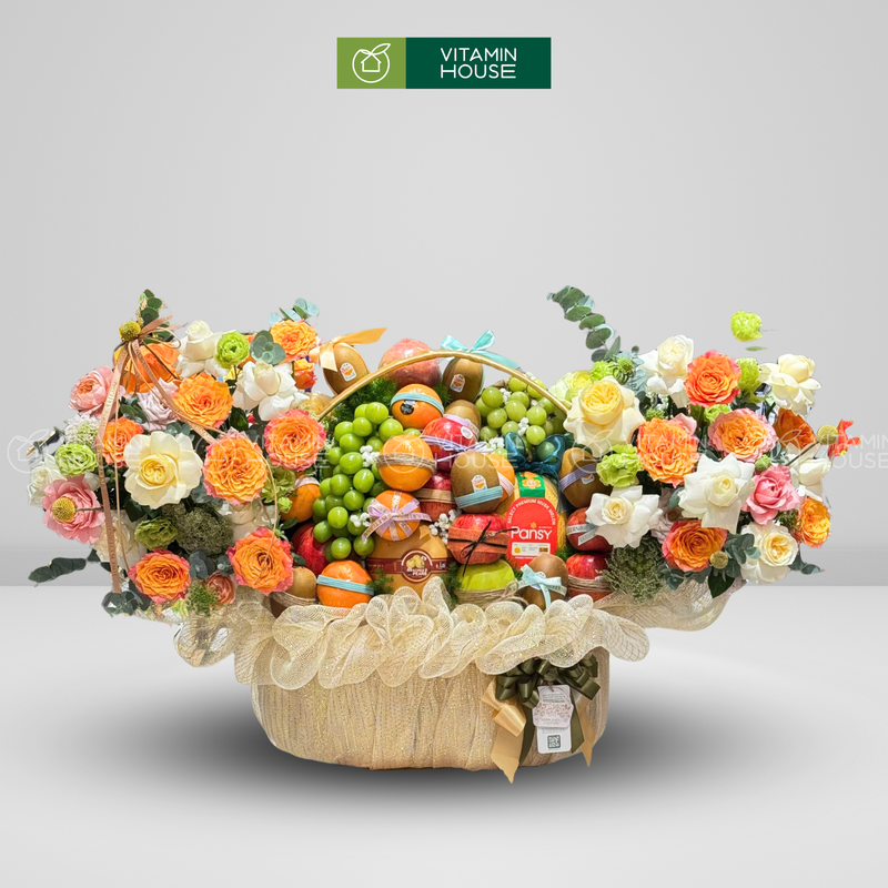 giỏ quà trái cây nhập khẩu dưa lưới, kiwi, quýt úc và trang trí nhiều hoa tươi đẹp rực rỡ, sang trọng. Dành tặng những ngày lễ, sự kiện quan trọng.