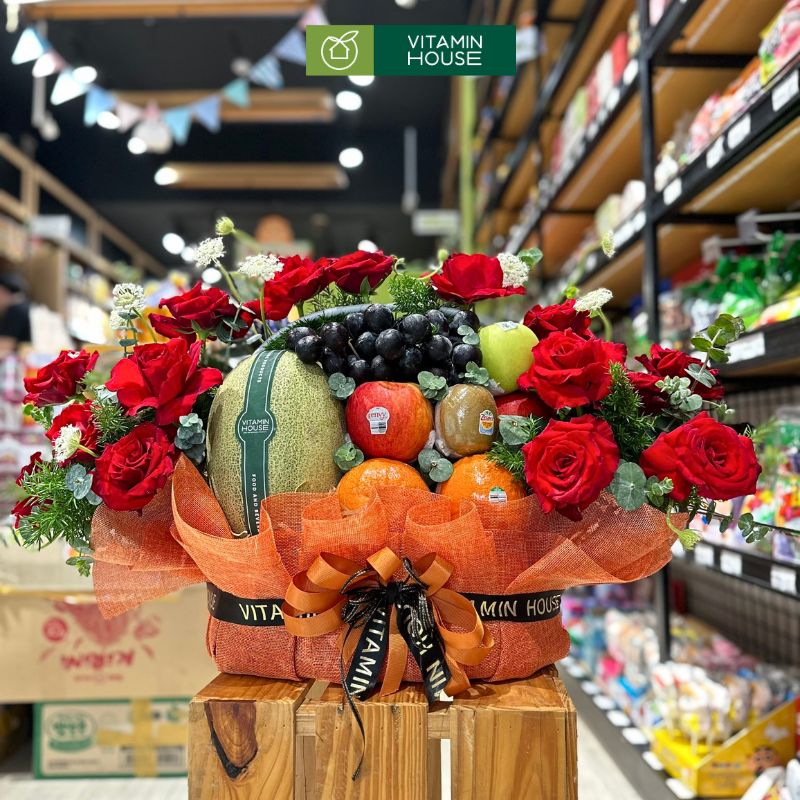 Giỏ Quà Trái Cây Kiwi, Táo Nhập Khẩu và Hoa Tươi Tặng Người Yêu (Đỏ, Hồng)
