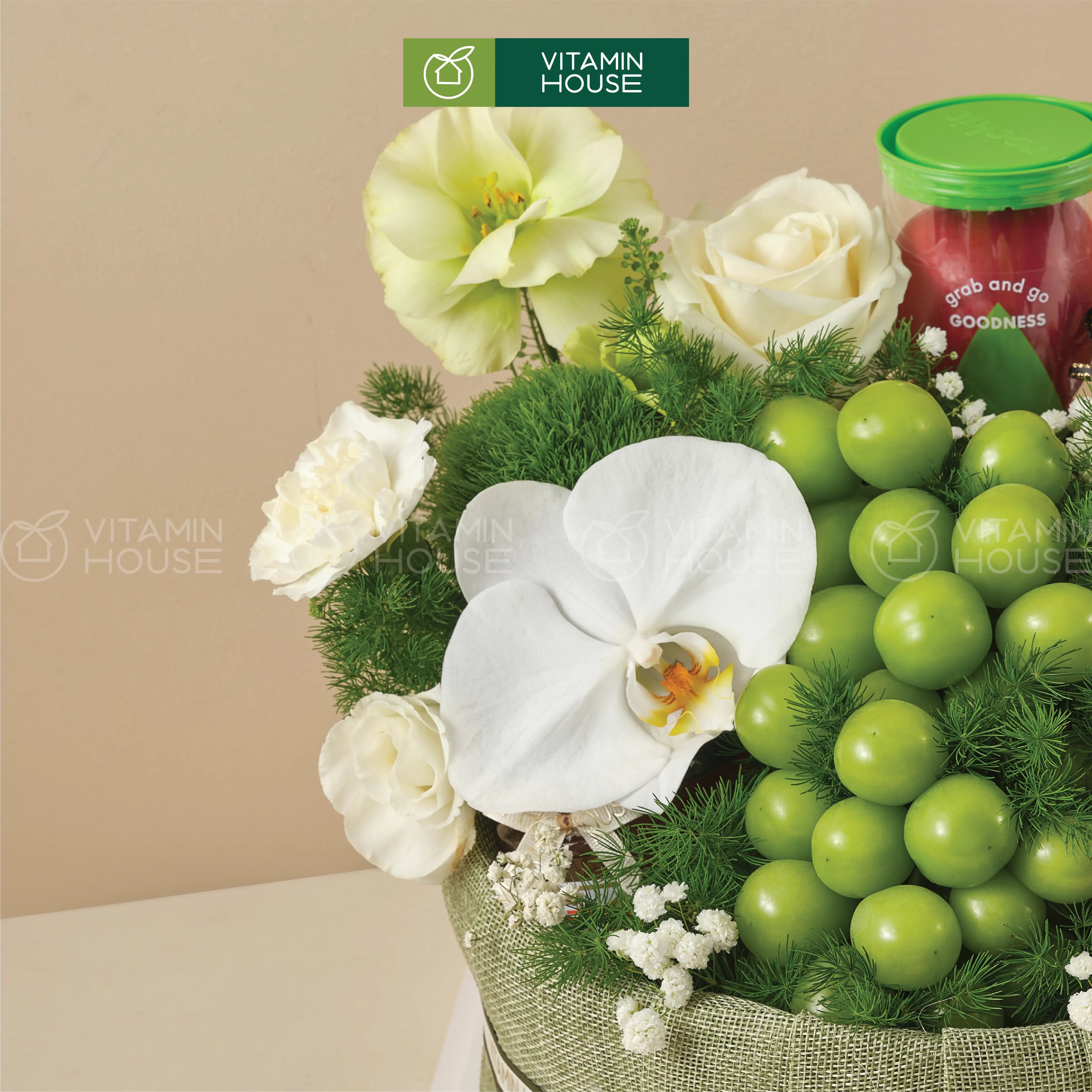 giỏ quà trái cây nho mẫu đơn màu xanh trung tính tặng cả nam và nữ. Dùng trong nhiều dịp khác nhau