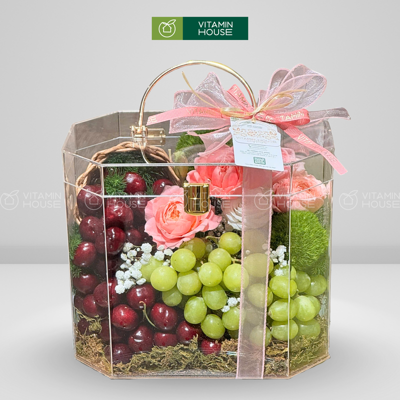 giỏ quà trái cây nho xanh, cherry và hoa tươi đựng trong vali sang trọng, lịch sự. Dành tặng đối tác, khách hàng.