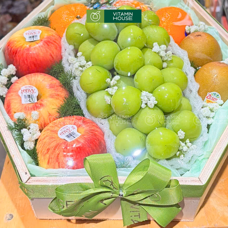 Giỏ Quà Trái Cây Nho Xanh, Kiwi đựng trong hộp gỗ. Món quà mang Thông Điệp Sức Khỏe