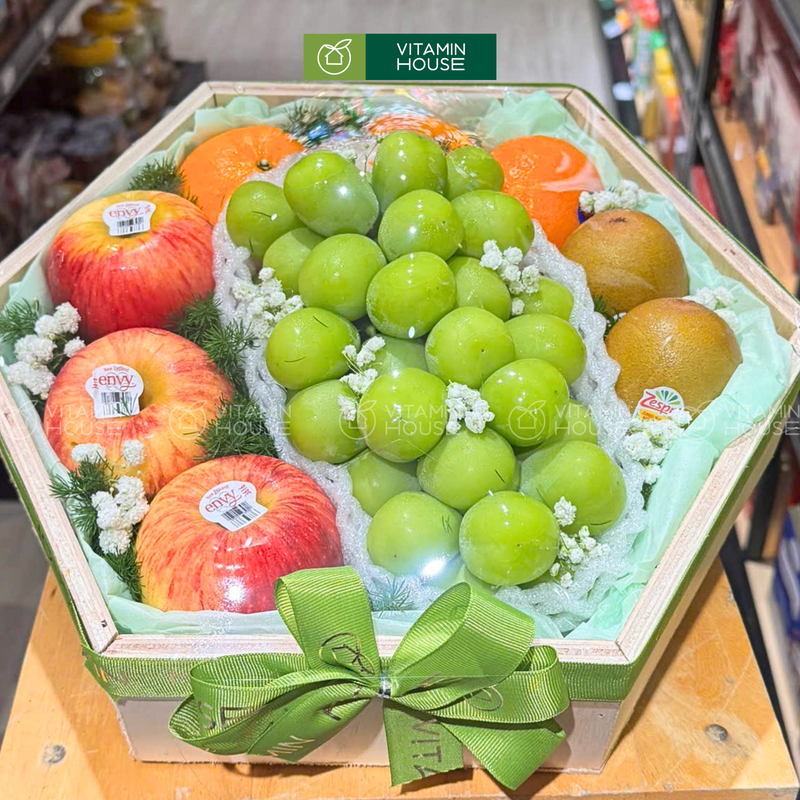 Giỏ Quà Trái Cây Nho Xanh, Kiwi đựng trong hộp gỗ. Món quà mang Thông Điệp Sức Khỏe