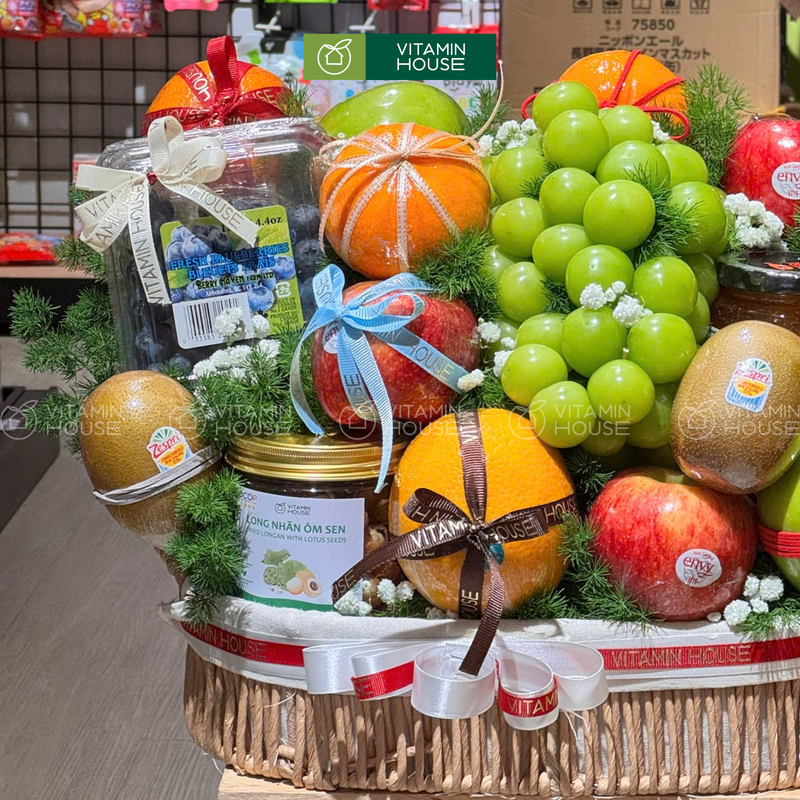 Giỏ Quà Trái Cây Sức Khỏe có nho xanh, kiwi, quýt úc, táo và việt quất. Món quà  Biểu Tượng Của Sự An Lành
