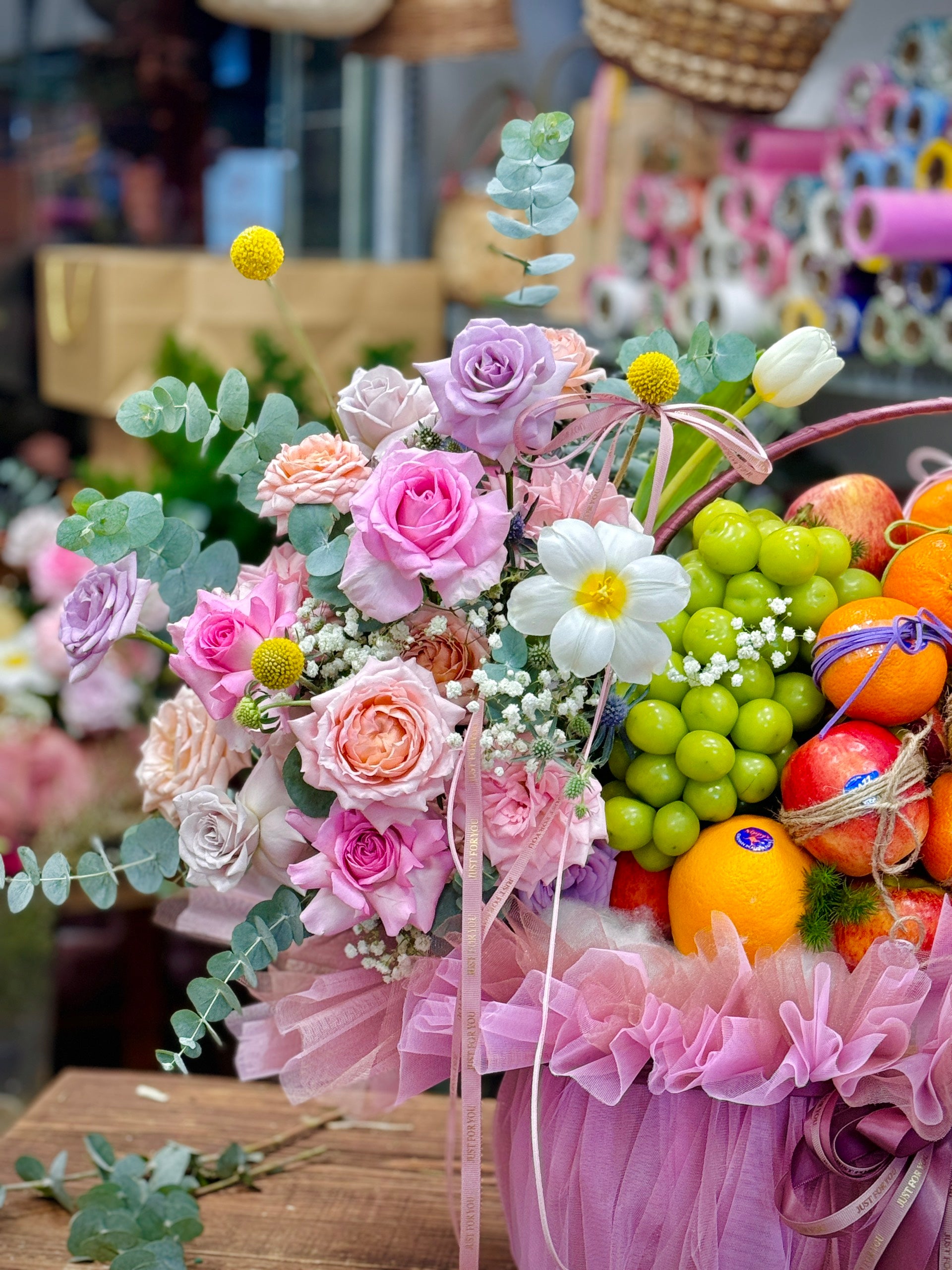 hoa hồng tươi trong Giỏ Quà Trái Cây Nhập Khẩu & Hoa Tươi Tặng Mừng Sinh Nhật, Tặng Bác Sĩ ,Tân Gia