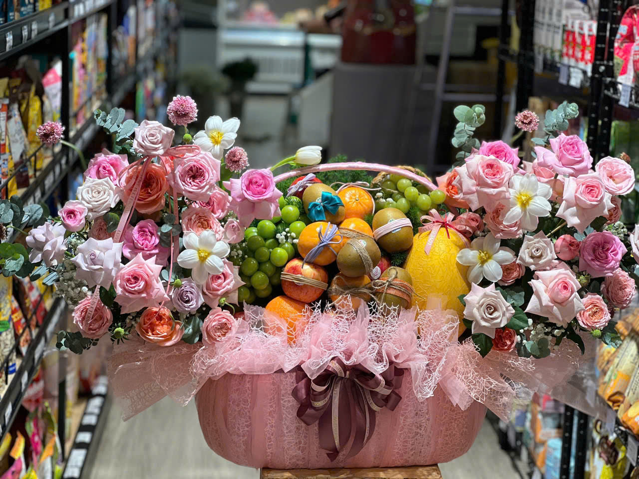 Ảnh chụp thực tế - Giỏ Quà Trái Cây Nhập Khẩu & Hoa Tươi Tặng Mừng Sinh Nhật, Tặng Bác Sĩ ,Tân Gia