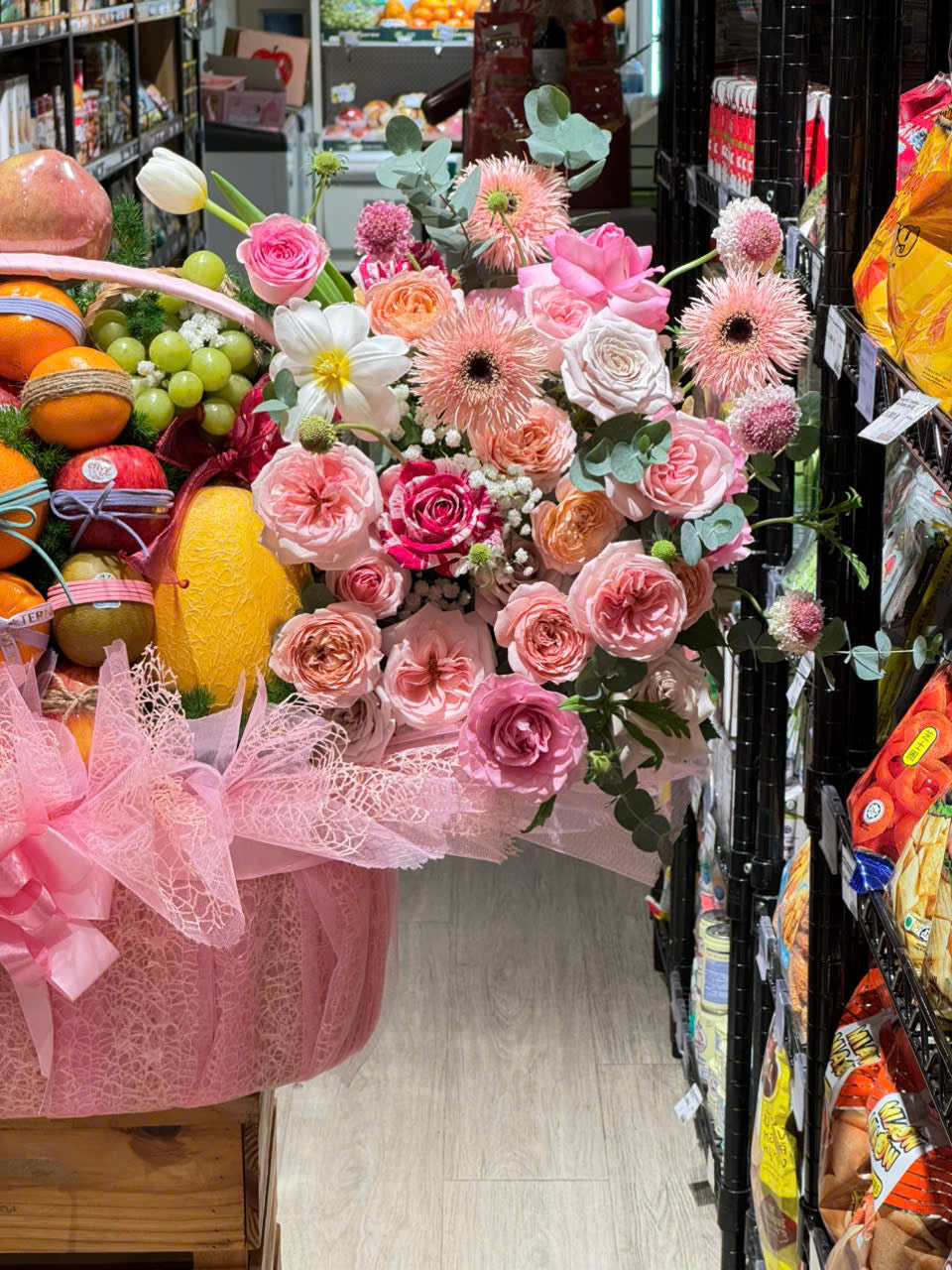 Giỏ Quà Trái Cây Nhập Khẩu & Hoa Tươi Tặng Mừng Sinh Nhật, Tặng Bác Sĩ ,Tân Gia - hoa tươi