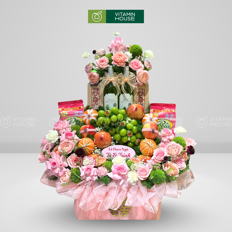 Giỏ Trái Cây Dạm Ngõ trang trí Hoa Tươi và rượu vang, cầu chúc Trăm Năm Hạnh Phúc