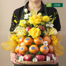 giỏ trái cây nhập khẩu dâng lễ quýt, táo và hoa tươi