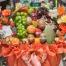 Giỏ Trái Cây nhập khẩu và Hoa Tươi Cao Cấp được trang trí đẹp mắt Tone Đỏ Chúc Mừng Các Dịp Trọng Đại