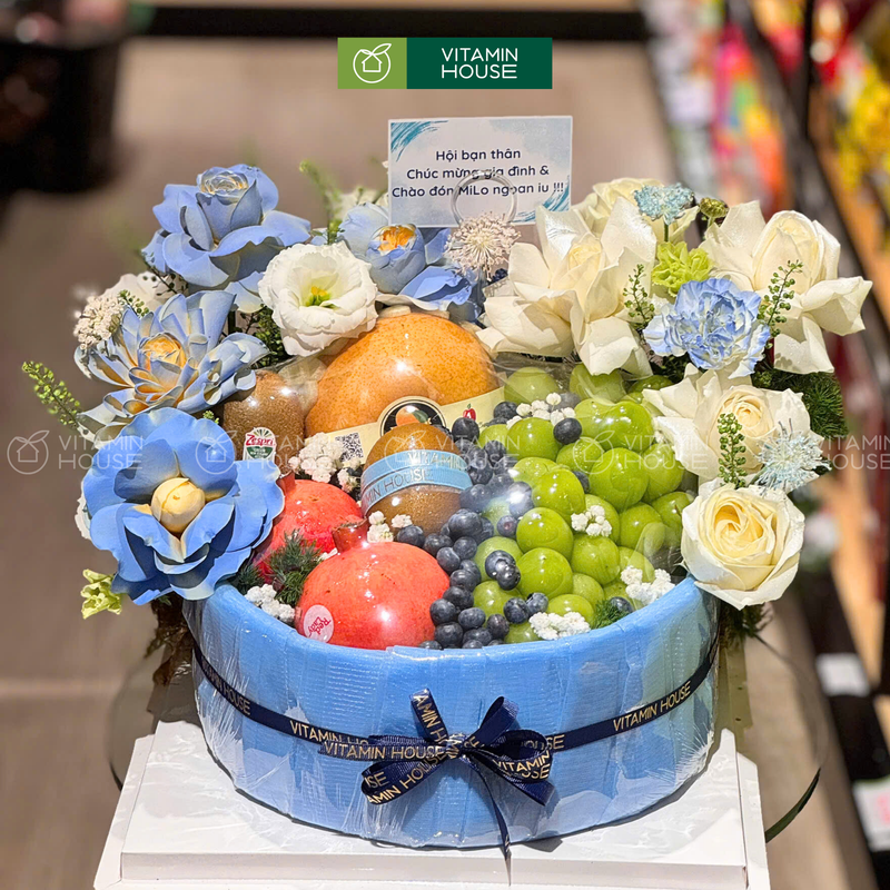  Giỏ Trái Cây nhập khẩu trang trí hoa tươi theo kiểu Bánh Sinh Nhật Màu Xanh – Món Quà Độc Đáo Cho Ngày Sinh Nhật!
