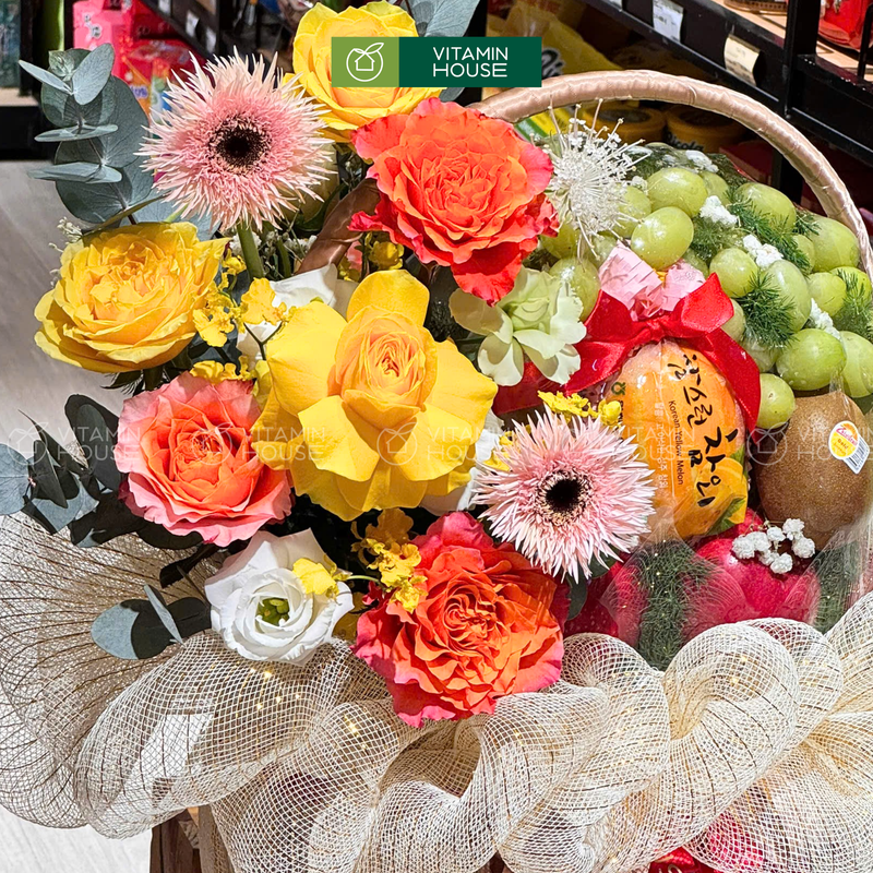 Giỏ quà Trái Cây Kiwi vàng, Nho xanh được Trang Trí Hoa Tươi thay Lời Cảm Ơn Chân Thành đến người nhận
