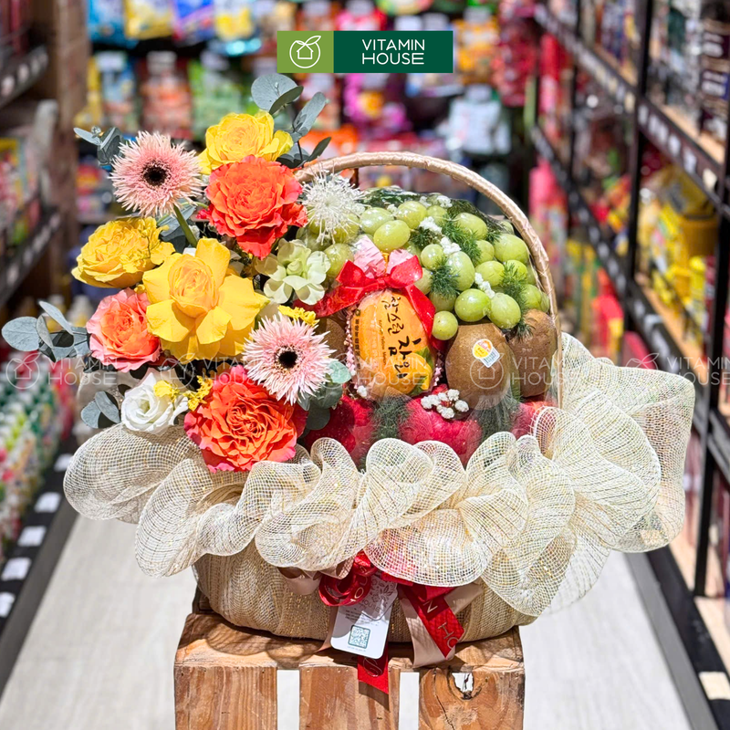 Giỏ quà Trái Cây Kiwi vàng, Nho xanh được Trang Trí Hoa Tươi thay Lời Cảm Ơn Chân Thành đến người nhận
