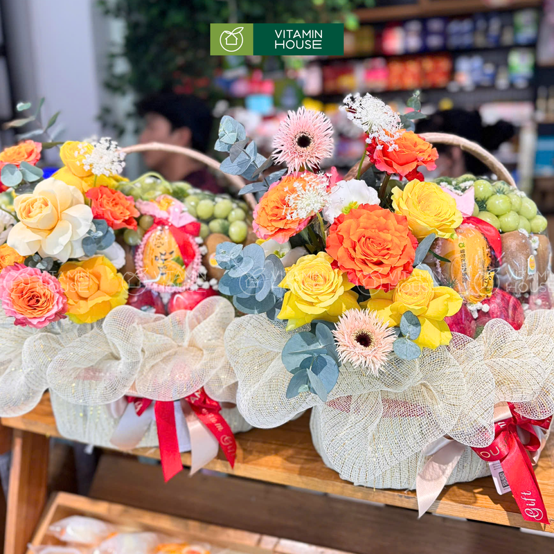 Giỏ quà Trái Cây Kiwi vàng, Nho xanh được Trang Trí Hoa Tươi thay Lời Cảm Ơn Chân Thành đến người nhận
