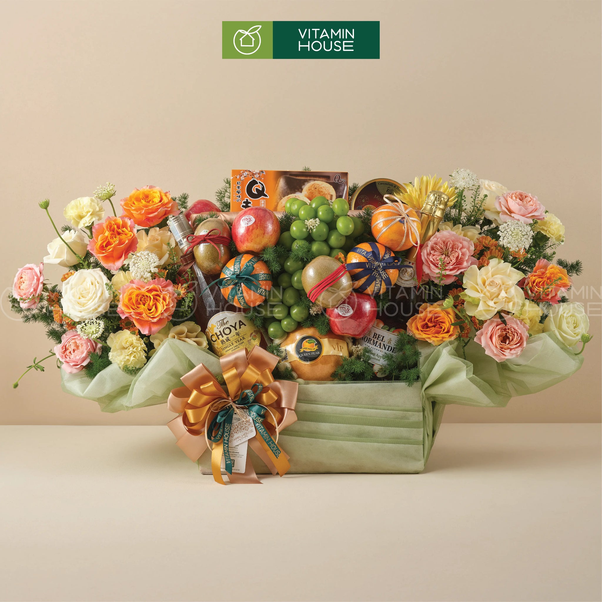 Giỏ trái cây nhập khẩu cao cấp, nước ép  và hoa tươi trang trí tặng chúc mừng khai trương, sự kiện. 