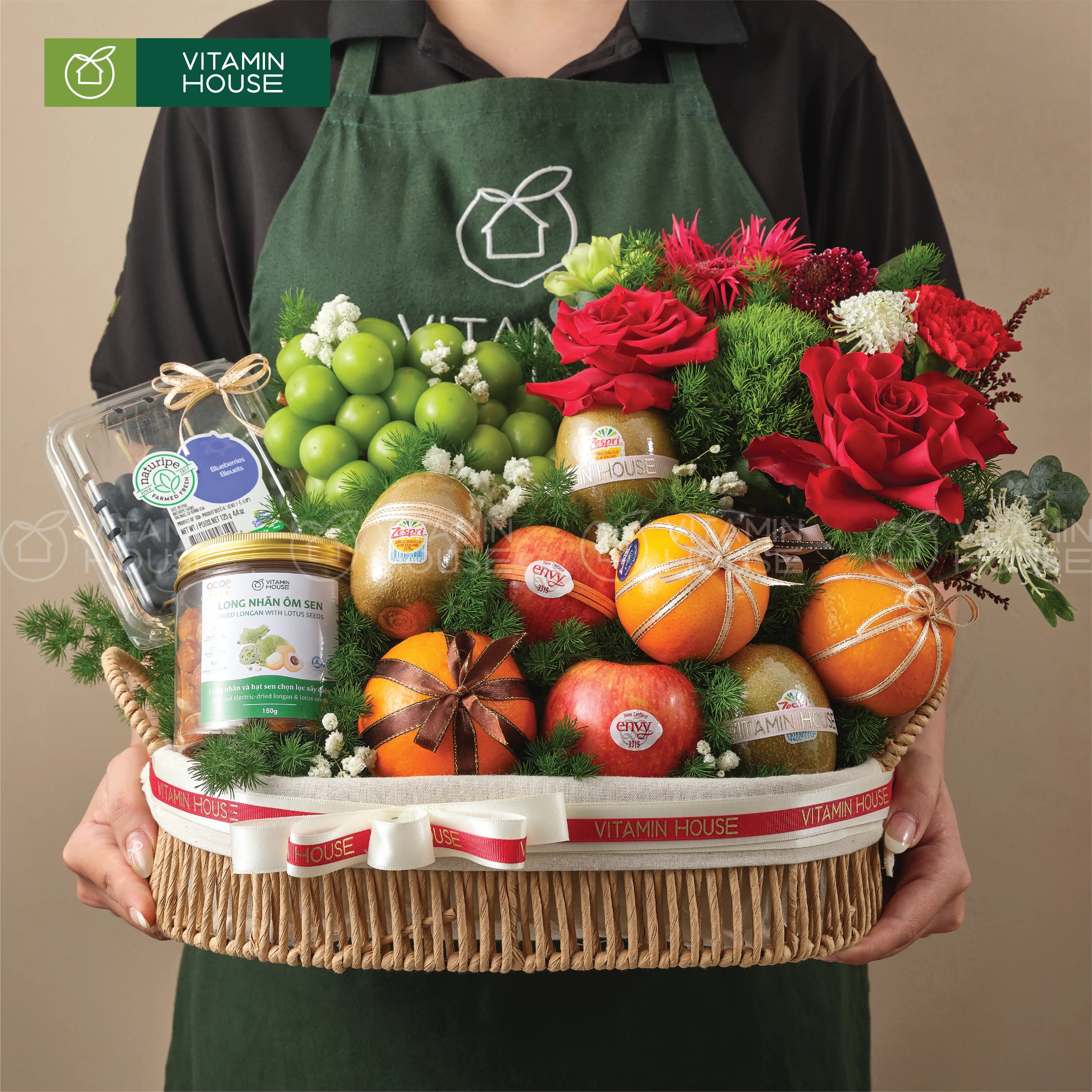 giỏ trái cây nhập khẩu nho xanh kiwi vàng táo envy việt quất