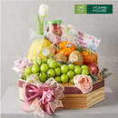 Giỏ trái cây khay gỗ nho xanh, kiwi vàng, quýt úc và táo