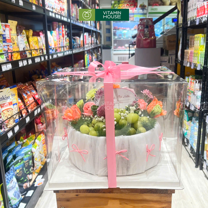 giỏ quà trái cây nho xanh mỹ và hoa tươi, trang trí hình bánh sinh nhật đẹp mắt. Dành tặng cho ngày sinh nhật của người thân, bạn bè, đối tác