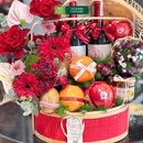 giỏ trái cây rượu vang trang trí hoa tươi đẹp mắt. Món Quà ngày đẹp mắt ngày dạm ngõ
