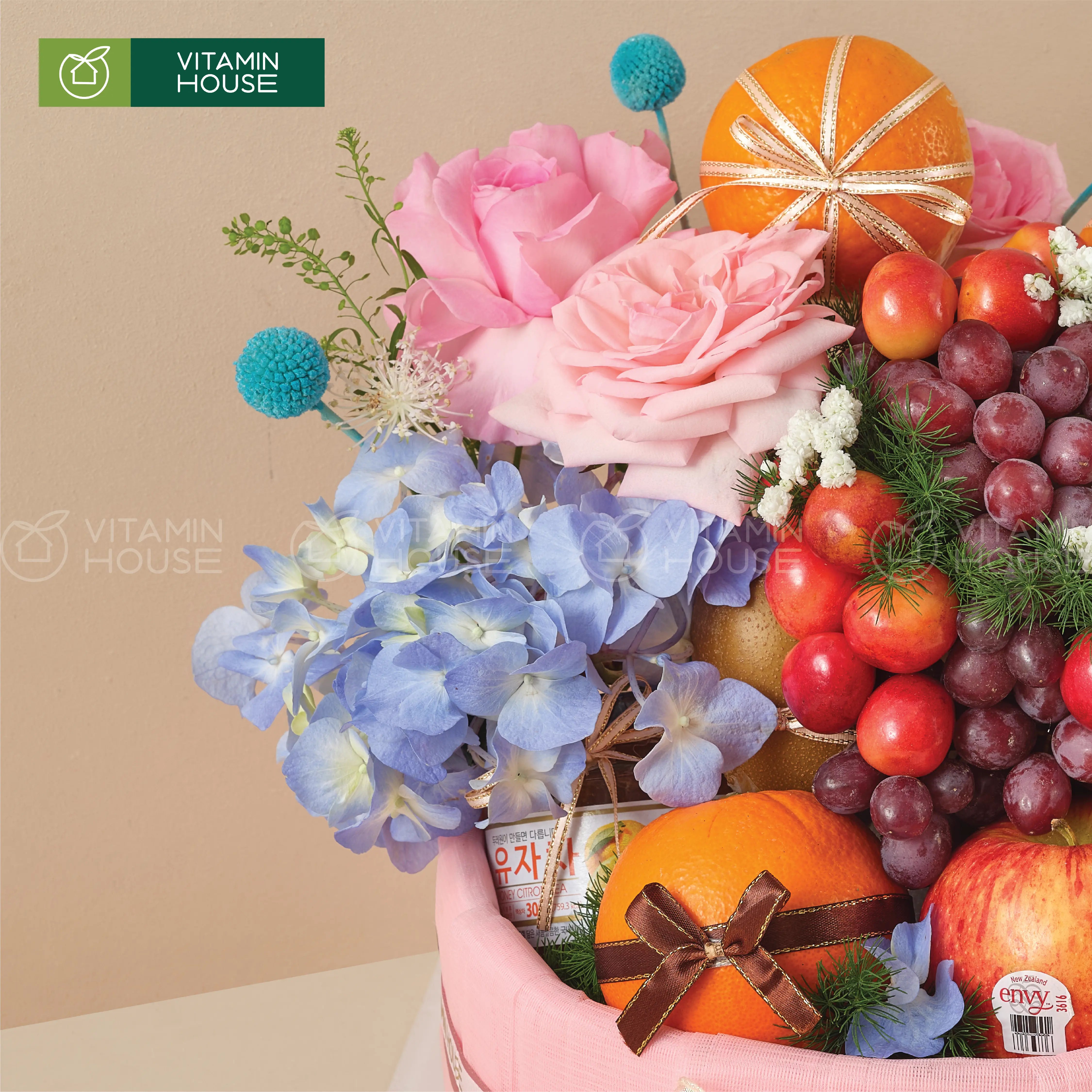  giỏ trái cây màu hồng pastel ngọt ngào mix hoa tươi nhã nhặn tặng phái đẹp