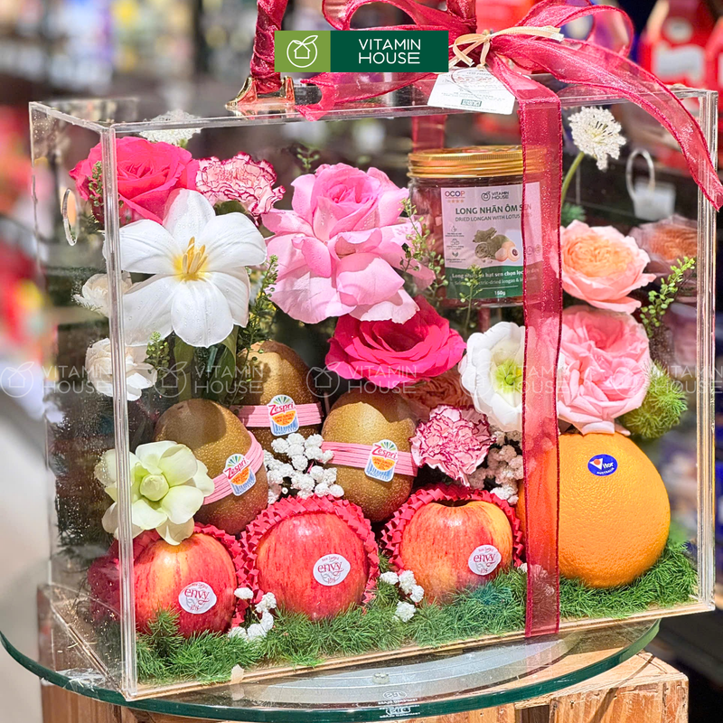 Giỏ Trái Cây trang trí hoa tươi đựng trong vali. Gửi Gắm Niềm Vui và Hy Vọng