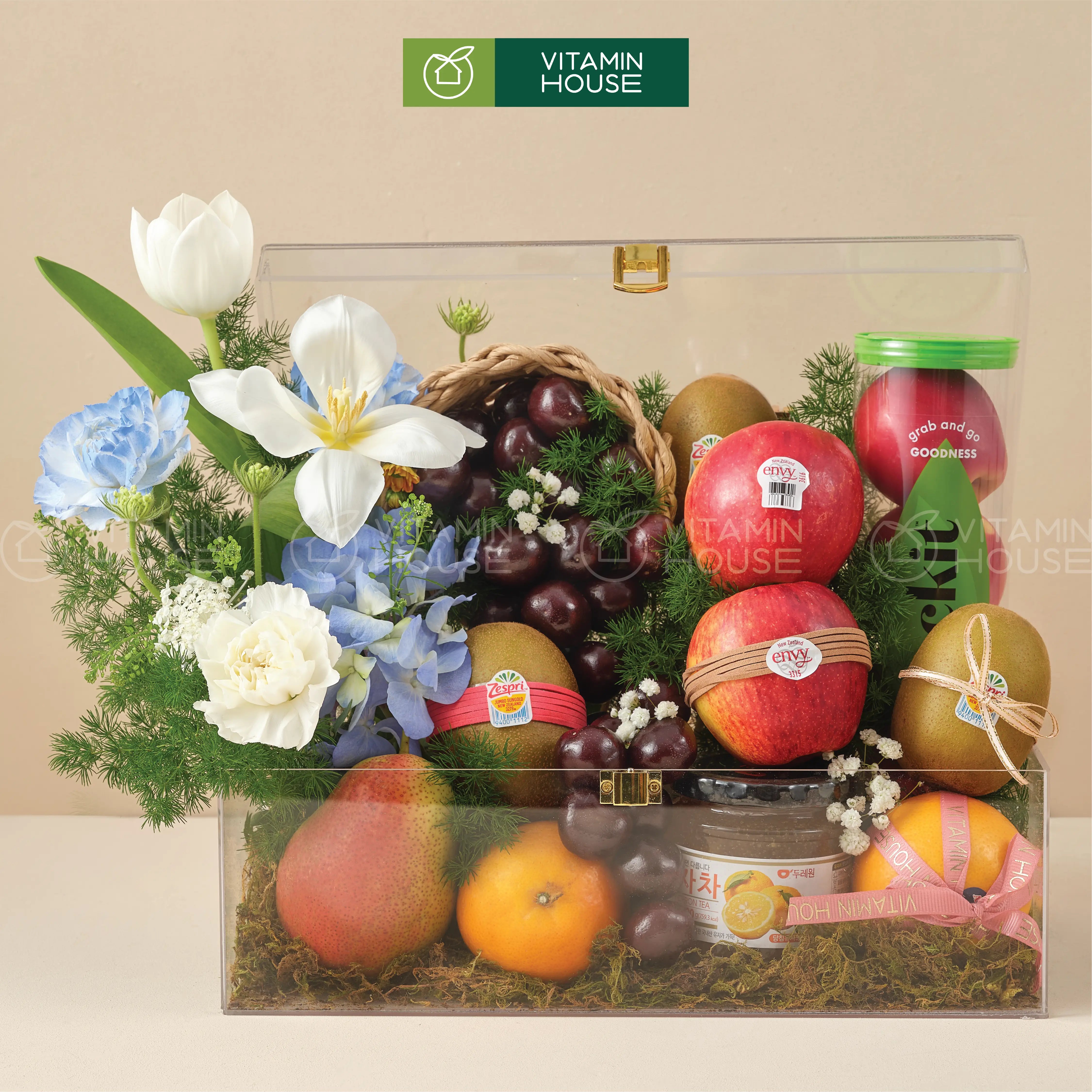 Hộp trái cây cherry,quýt úc, táo rockit, kiwi vàng và hoa tươi tặng bác sĩ